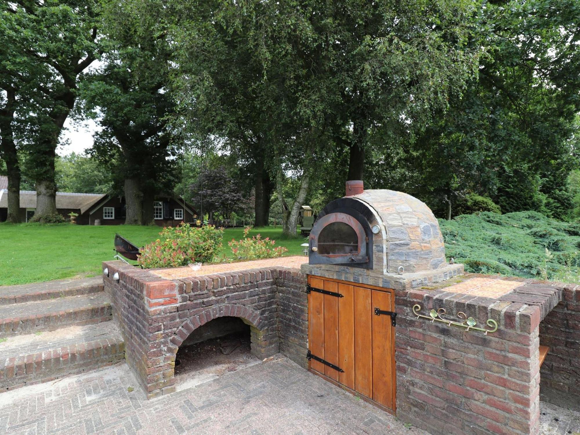 Villa on an Estate in Rheezerveen with Garden Buitenkant foto